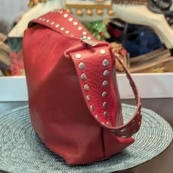 O1 MAURIZIO TAIUTI Red Studded Leather Shoulder Bag - Picture 7 of 11